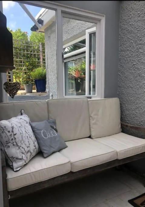 Tenby, 100m To Beach, Parking Apartment